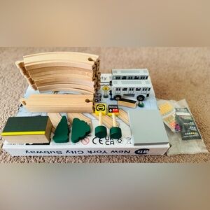 Daron NYC MTA 20Piece Wooden Subway Set